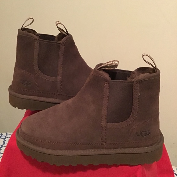 🔥UGG CHELSEA, NWOT, no box, size 6 - Picture 1 of 3
